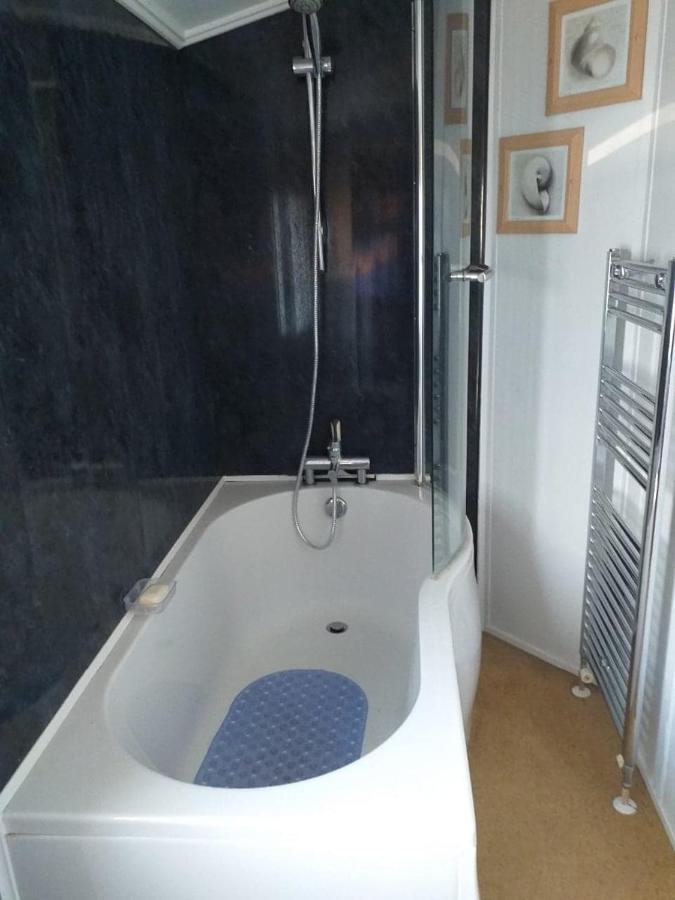 6 Berth Deluxe Ml7 On The Golden Palm Hotel Chapel Saint Leonards Exterior photo